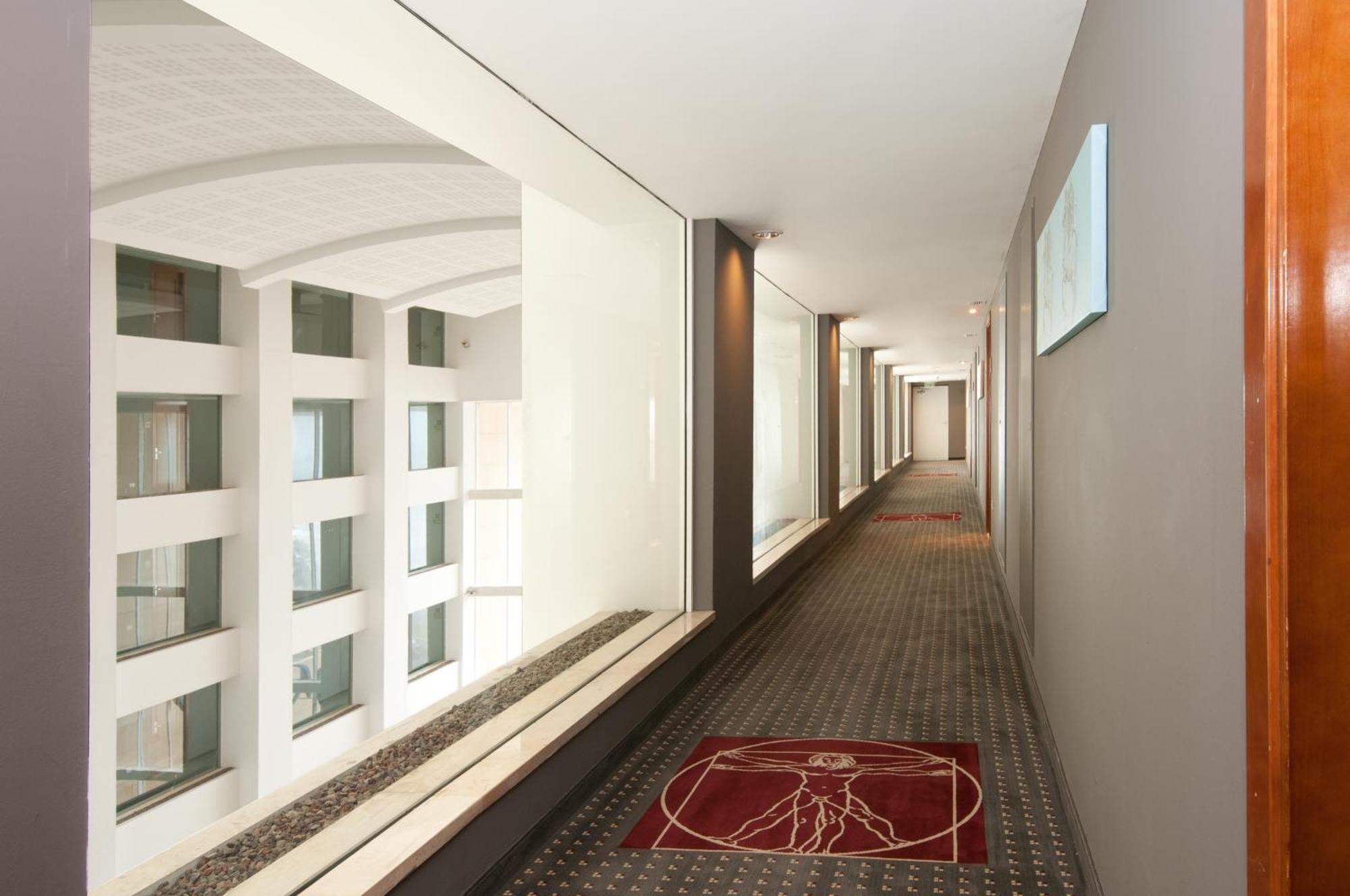 Arena Hotel By The Beach Bat Yam Exterior photo