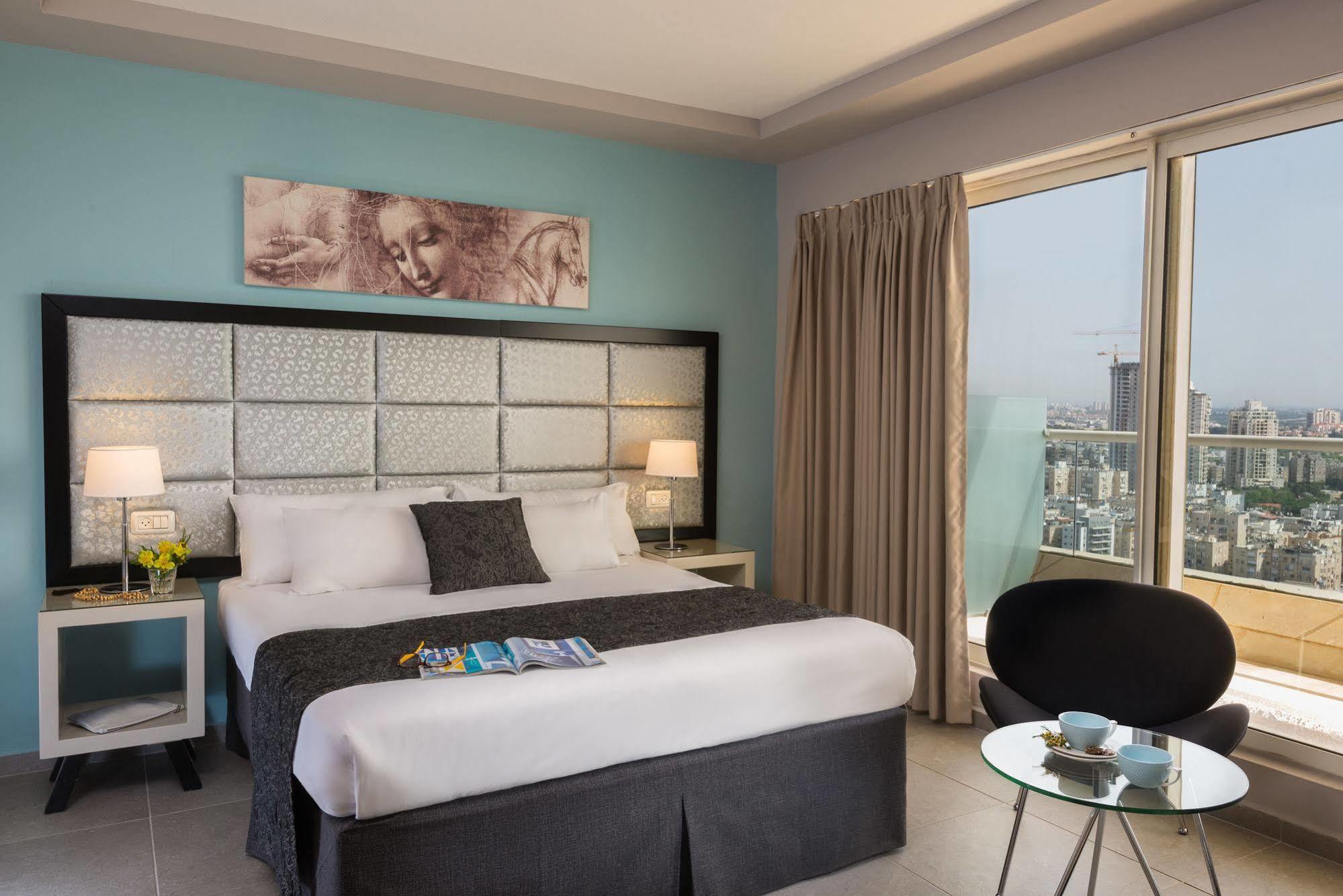 Arena Hotel By The Beach Bat Yam Exterior photo