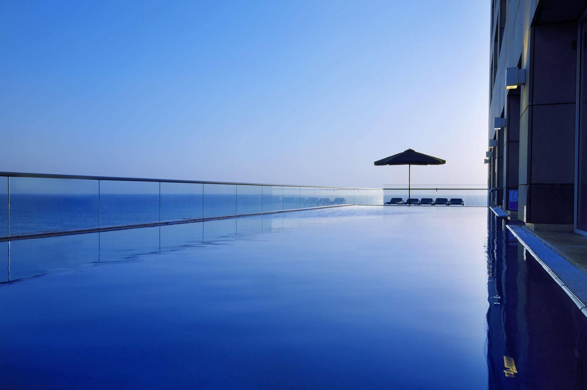 Arena Hotel By The Beach Bat Yam Exterior photo