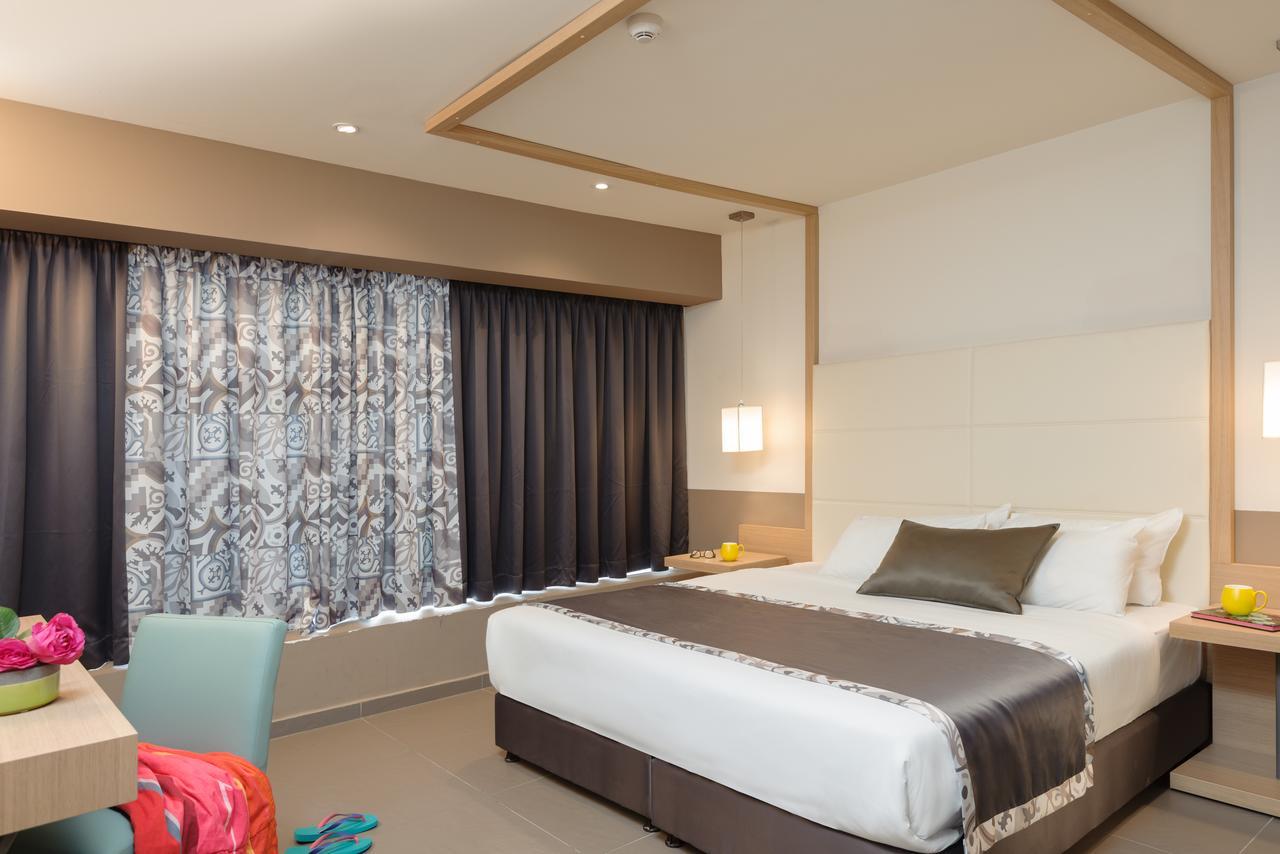 Arena Hotel By The Beach Bat Yam Exterior photo