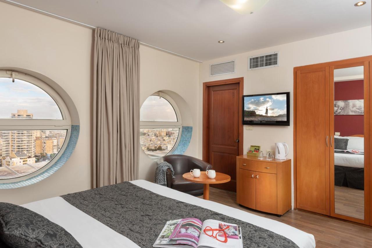 Arena Hotel By The Beach Bat Yam Exterior photo