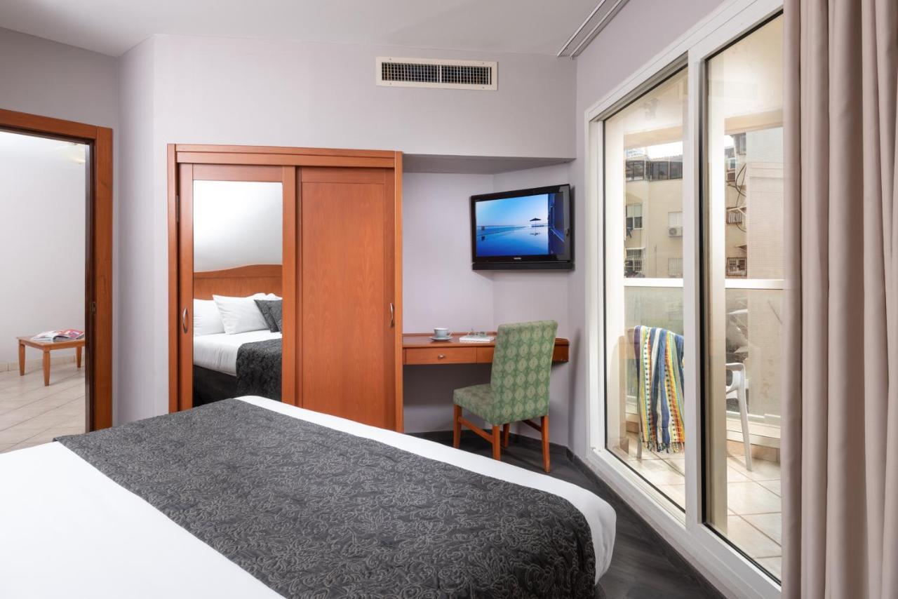 Arena Hotel By The Beach Bat Yam Exterior photo